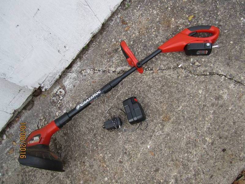 Black n Decker battery operated tri...
