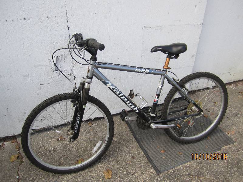 Very clean Raleigh mountain bike in...