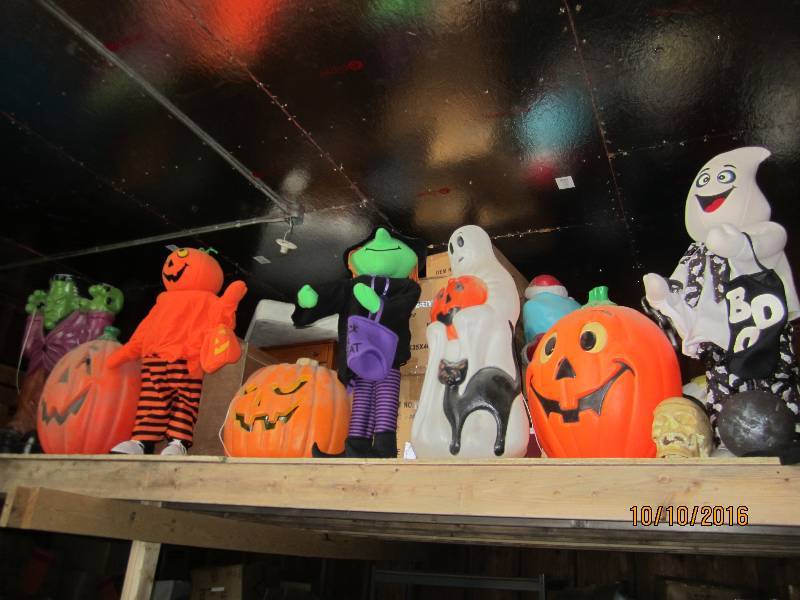Lot of Halloween yard display figur...