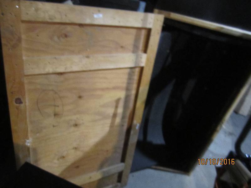 Foam lined wood shipping crate, 30 ...