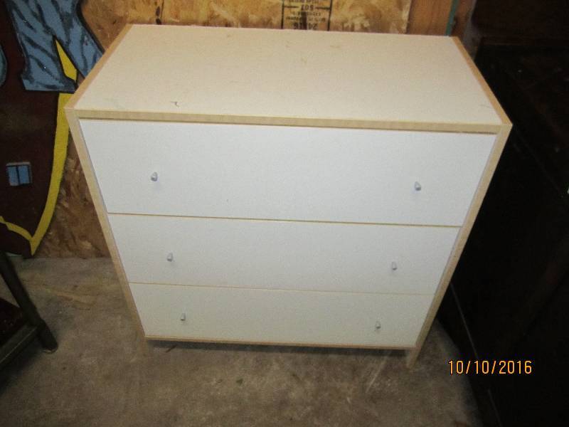 Dresser, 32 x 16   33 tall...