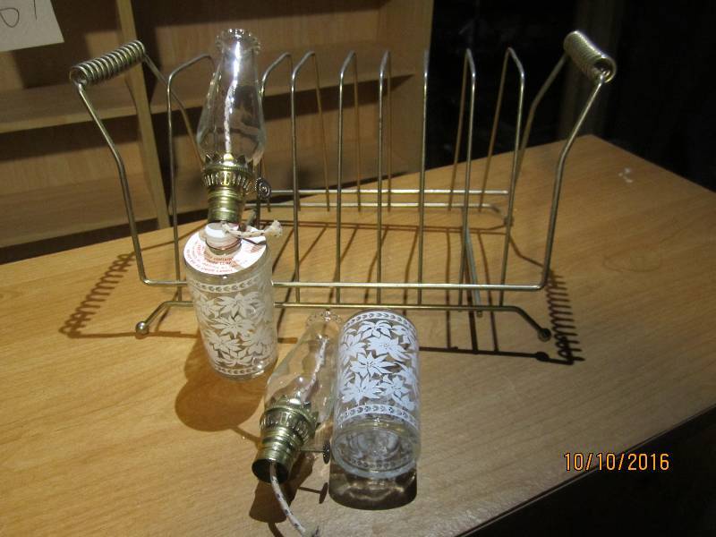 2 oil lamps and a magazine rack...