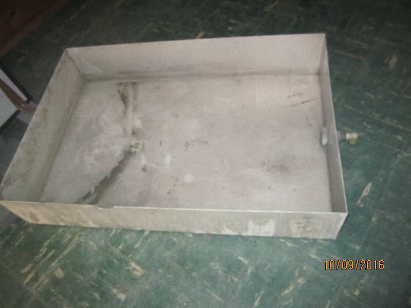 Metal pan with drain, 24 x 36  7 d...