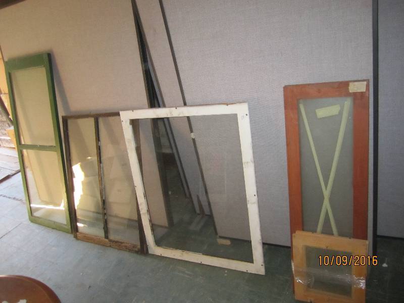 Lot of vintage windows...
