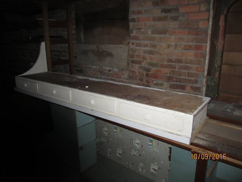Formica top shelf with drawers 80 ...
