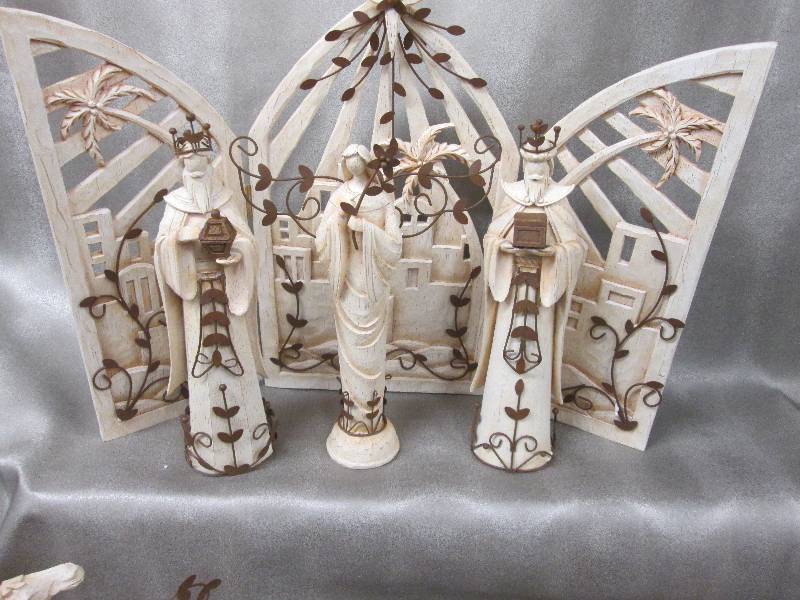 Beautiful 12 pc 10 inch Poly-resin ...