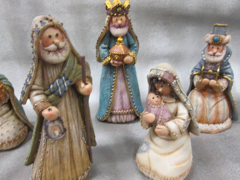 5 pc Resin Nativity Set 6.5 inches...