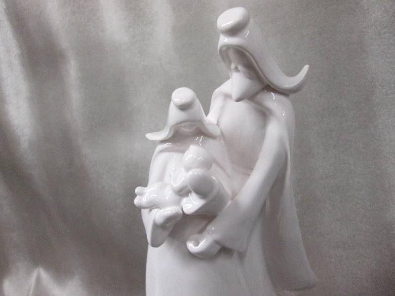 1 pc Ceramic White Nativity - 13 in...