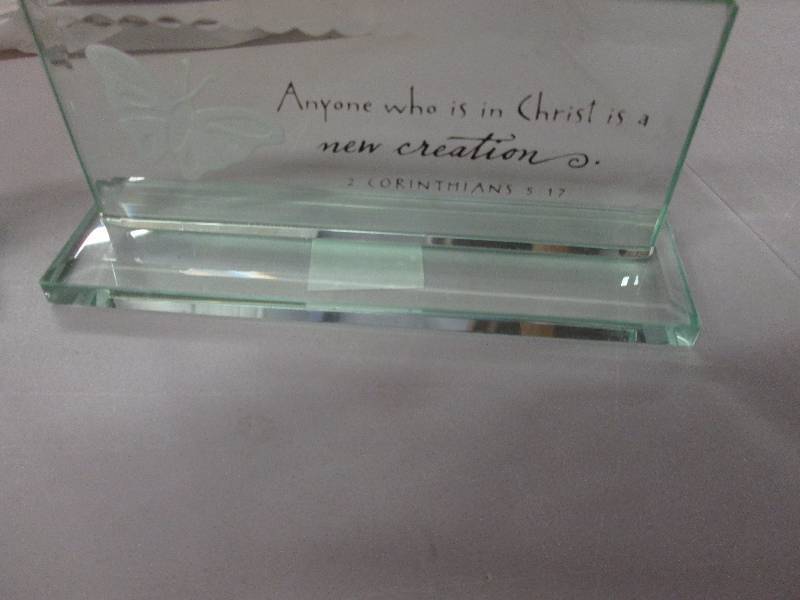 Lot of 2 Inspirational Glass Desk P...