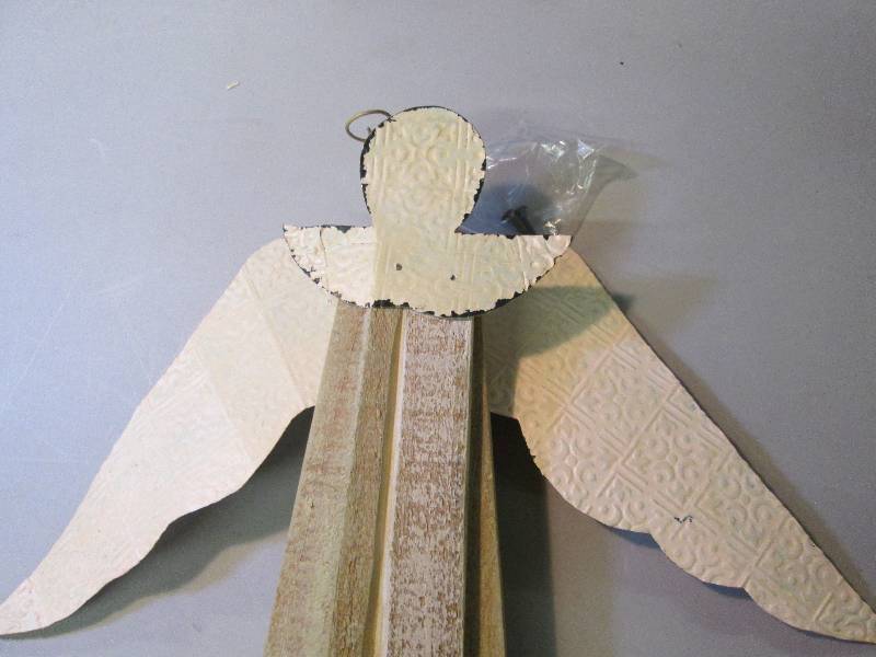 1 Pair of Distressed Wooden Angels ...