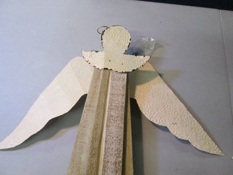 1 Pair of Distressed Wooden Angels ...