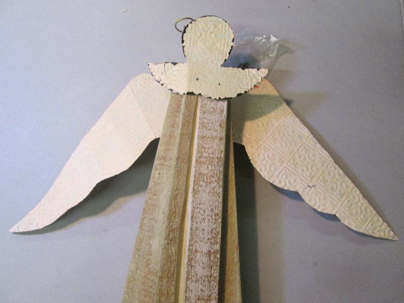 1 Pair of Distressed Wooden Angels ...