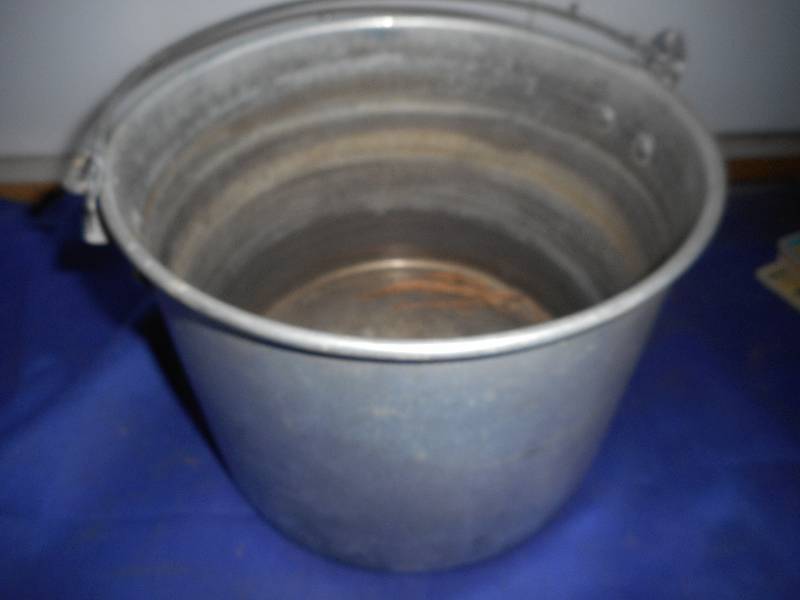 VINTAGE METAL POT