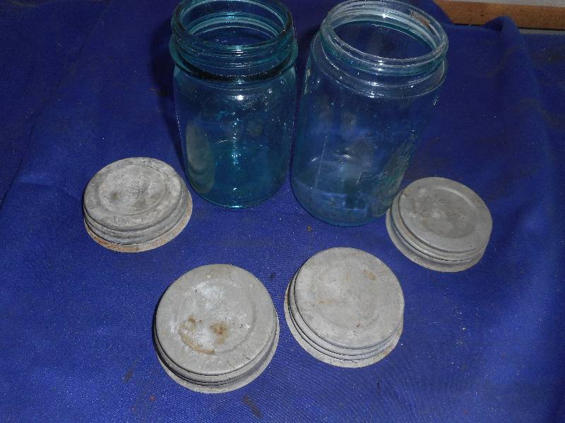 VINTAGE GREEN PINT JARS AND COVERS