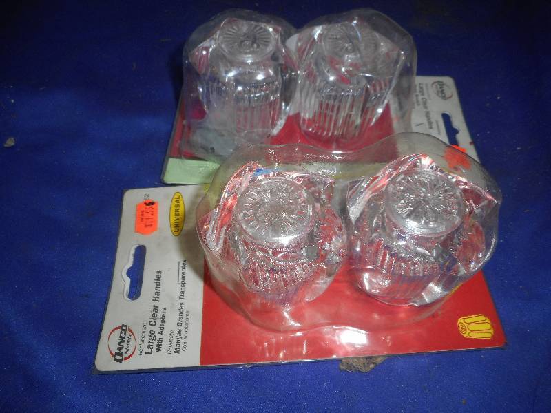2 PKS LARGE CLEAR KNOBS