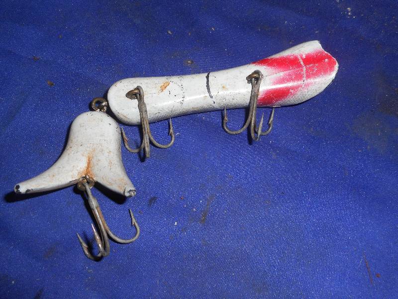 ANTIQUE WOODEN  MUSKY LURE