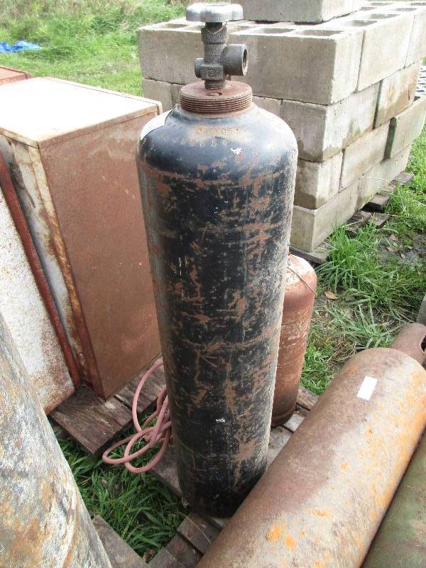 Acetylene tank