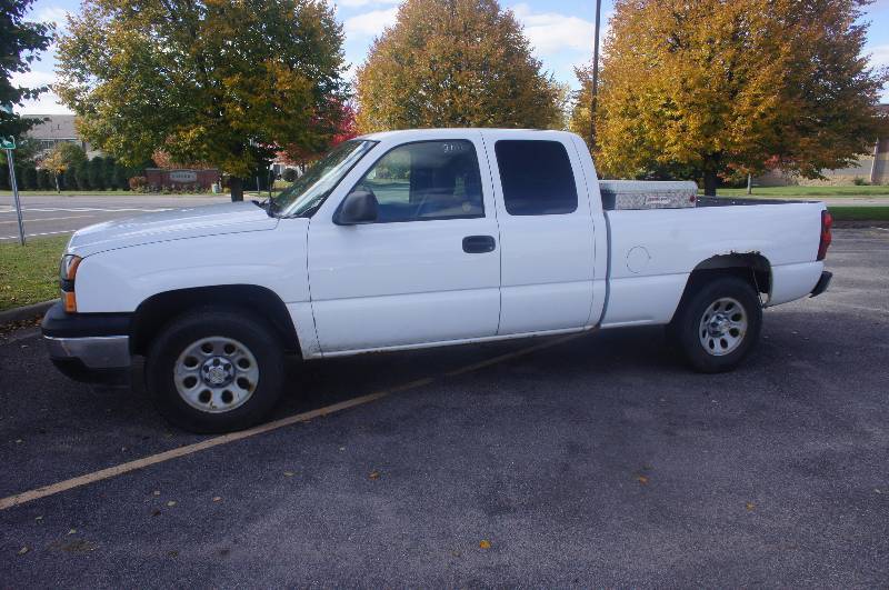 2007 CHEVY SILVERADO 5.3 LITER VORTEC 4WD TRUCK - WEATHER GUARD TOOL BOX - 3RD  4TH DOOR OPTION  (# 2013)