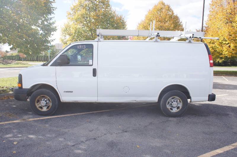 2006 CHEVY CG EXPRESS VAN  3500 - 4.8 LITER VORTEC - ADRIAN STEEL LADDER RACK - ADRIAN STEEL TOOL STORAGE (# 1313)