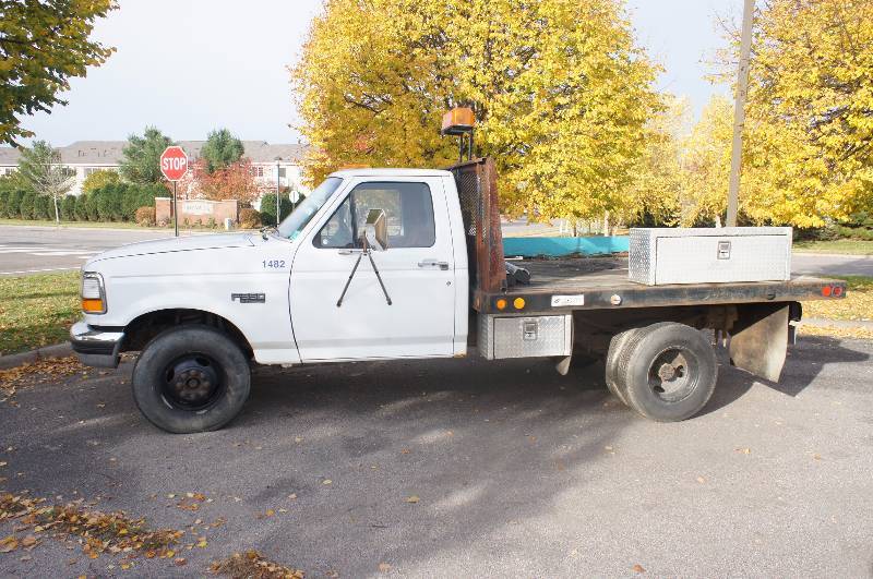 1994 FORD F-350 XLT - 5.8 LITER EFI - TOOL STORAGE - 9FT - FLATBED - TOWING PACKAGE - POWER WINDOWS  LOCKS (# 1482)