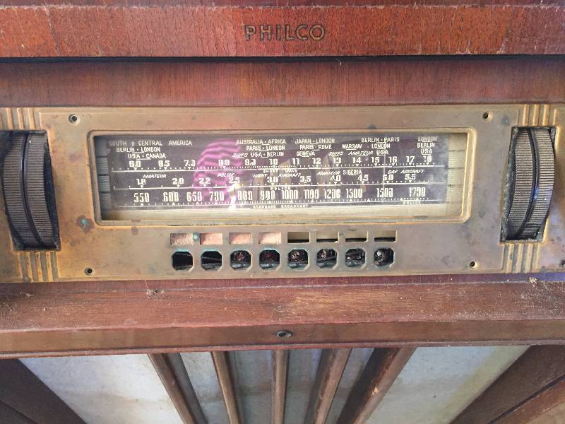 ANTIQUE RADIO