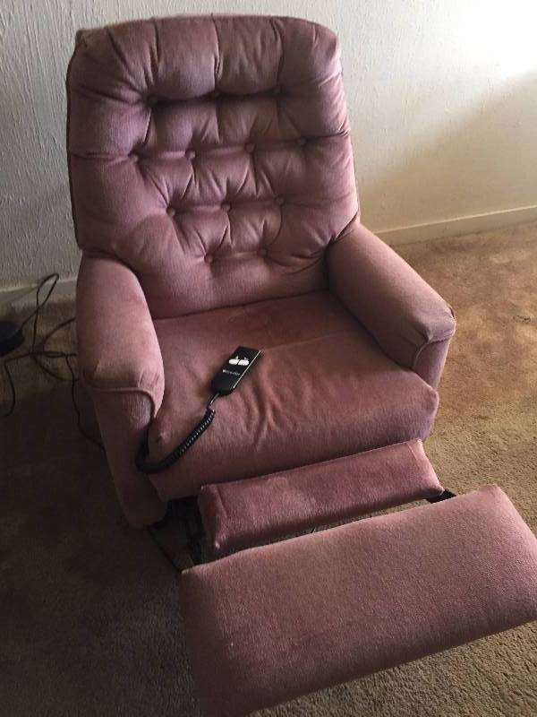 ELECTRIC RECLINER LIFTS YOU TO STANDING POSITION