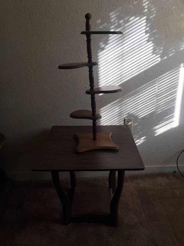 END TABLE AND FLOWER RACK