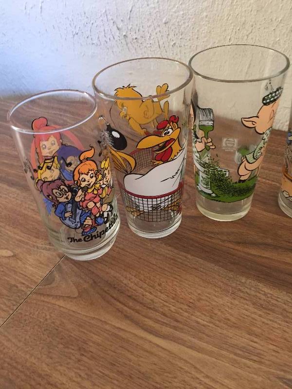 VINTAGE LOONEY TOON GLASSES