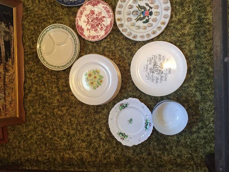ASSORTMENT OF GLASS DISHES