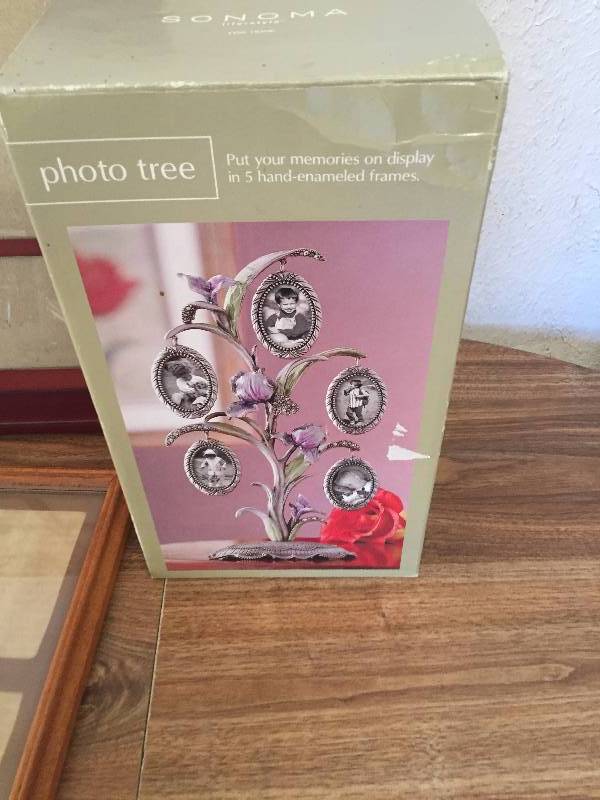 PICTURE FRAME AND HOLDER