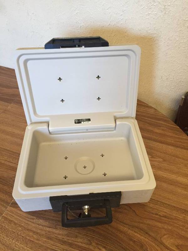 FIRE SAFE WITH KEYS