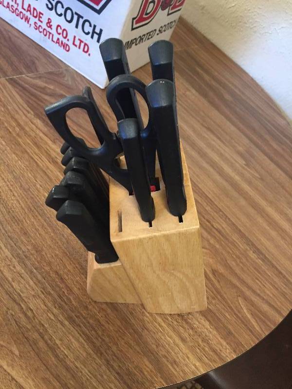 DISHES AND KNIFE SET