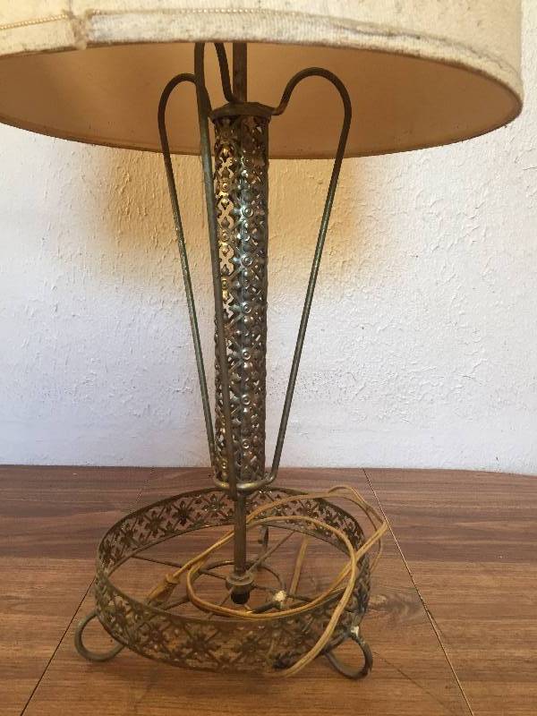 ANTIQUE WIRE LAMP