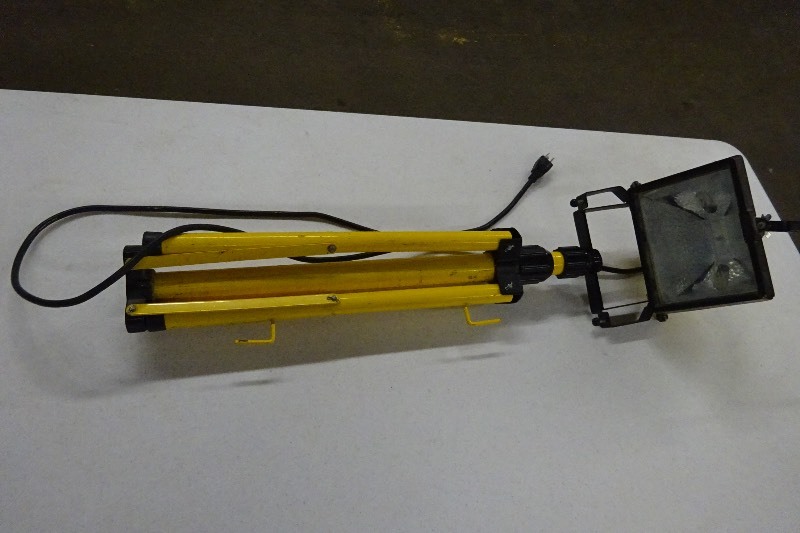 Tri Pod Light