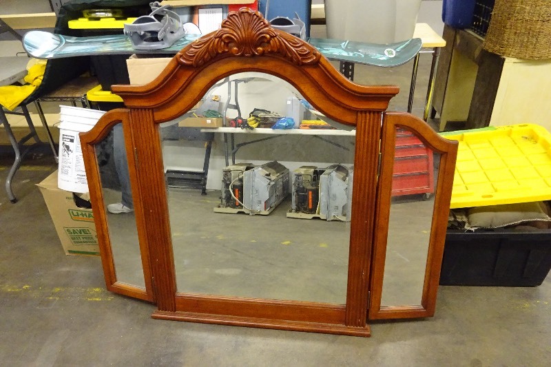 lot 8 image: Mirror