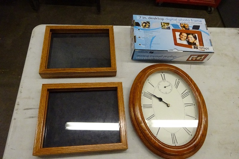 lot 14 image: 7 desk top digital photo frame new