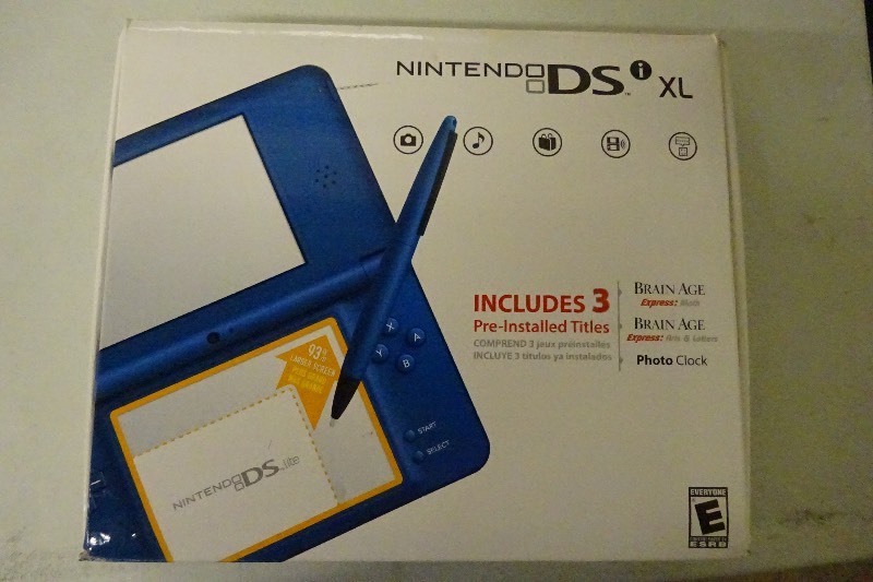 lot 17 image: Nintendo DSXL