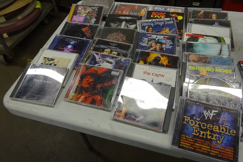 lot 18 image: Variety of cds