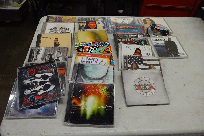 lot 19 image: Variety of cds
