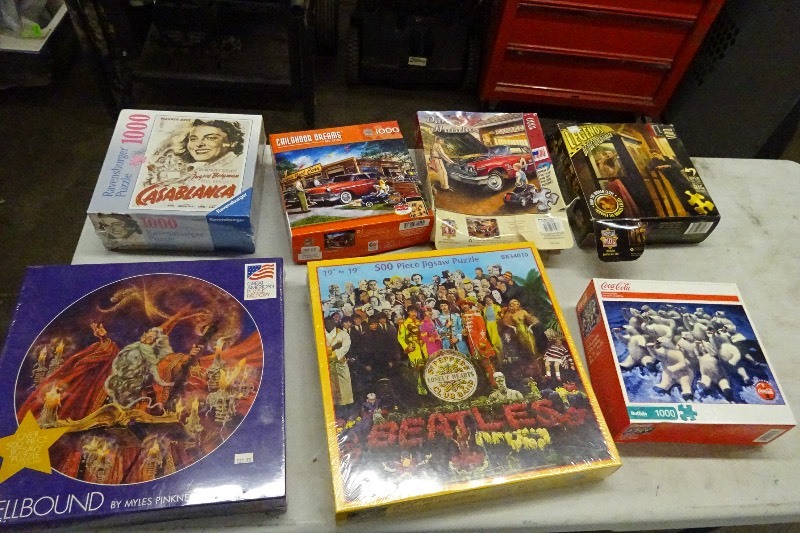 lot 26 image: Variety of puzzles