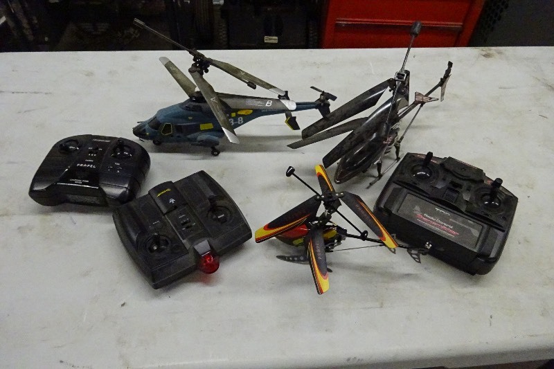 lot 31 image: Remote control Helicopters