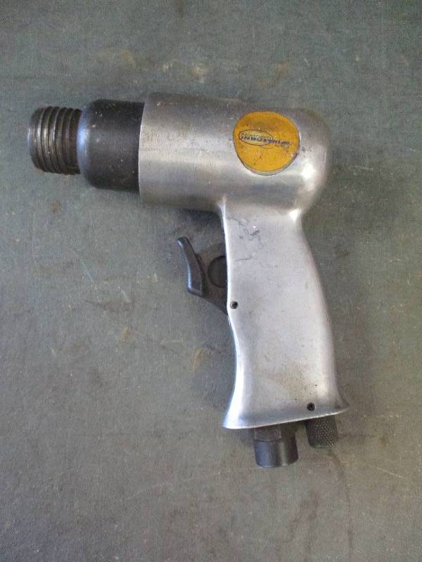 lot 28 image: Air Needle Scaler