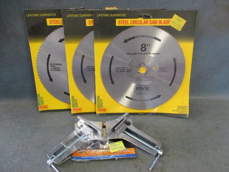 lot 33 image: Circular Saw Blades and Corner Clamp