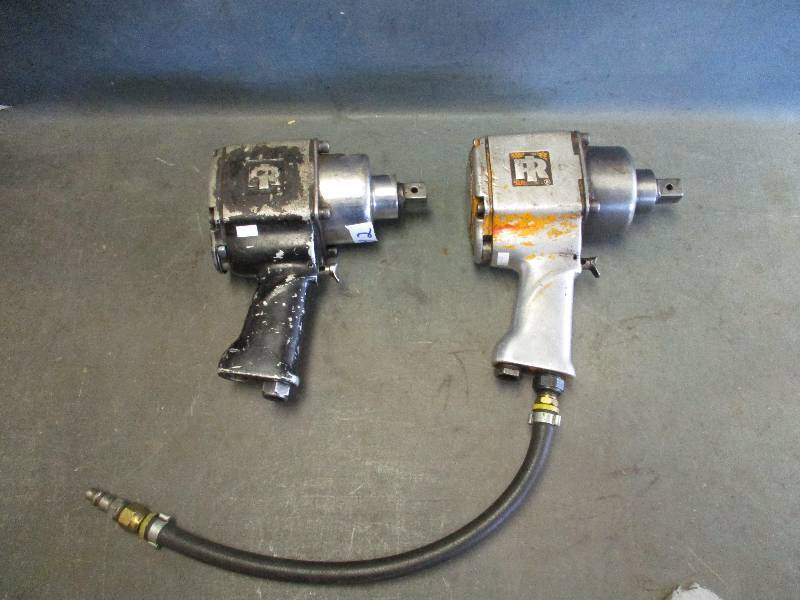 lot 42 image: 2 Impact Wrenches