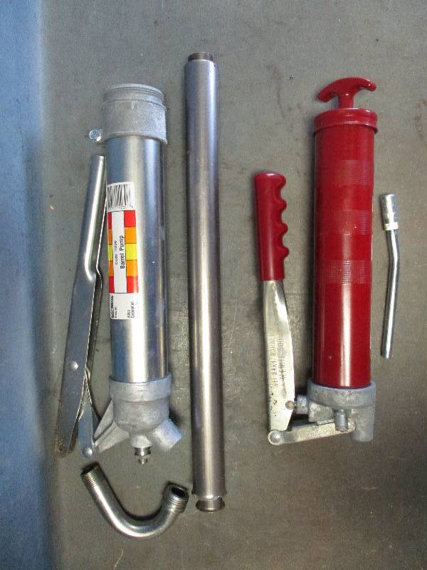 lot 46 image: Grease Gun & Barrel Pump