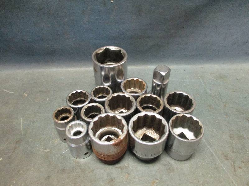 lot 50 image: Sockets
