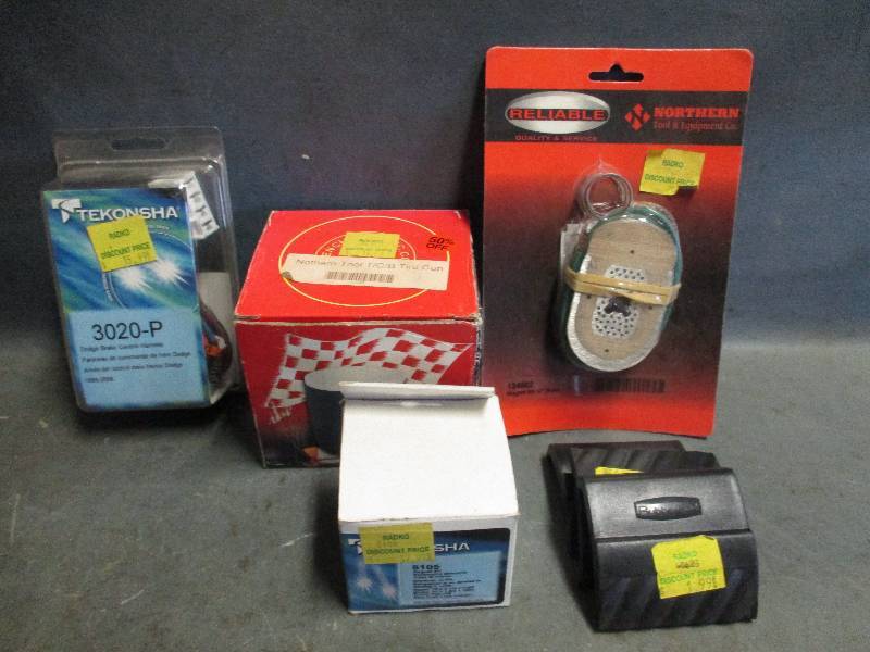 lot 82 image: Brake Parts, Tire Cup & Plastic Clips