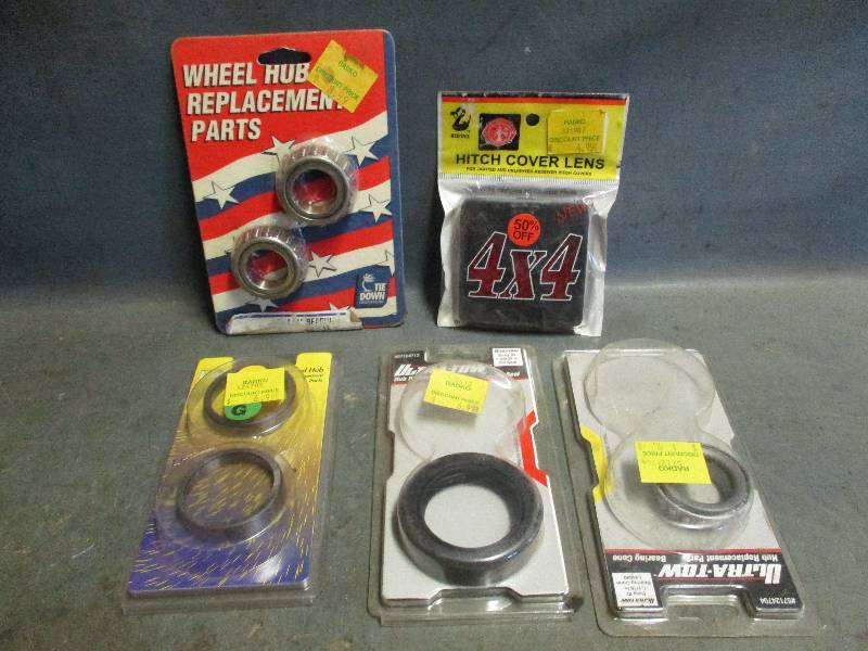 lot 84 image: Hub Parts & Hitch Cover