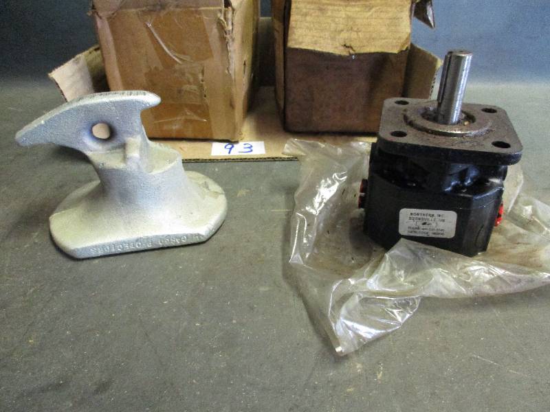 lot 93 image: Pintle Lock & Gear PumpMotor