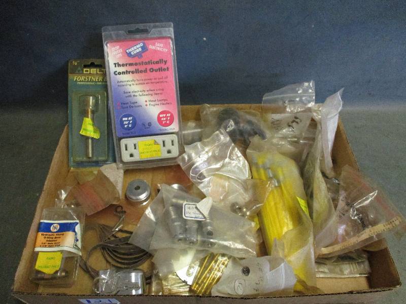 lot 121 image: Assorted Items